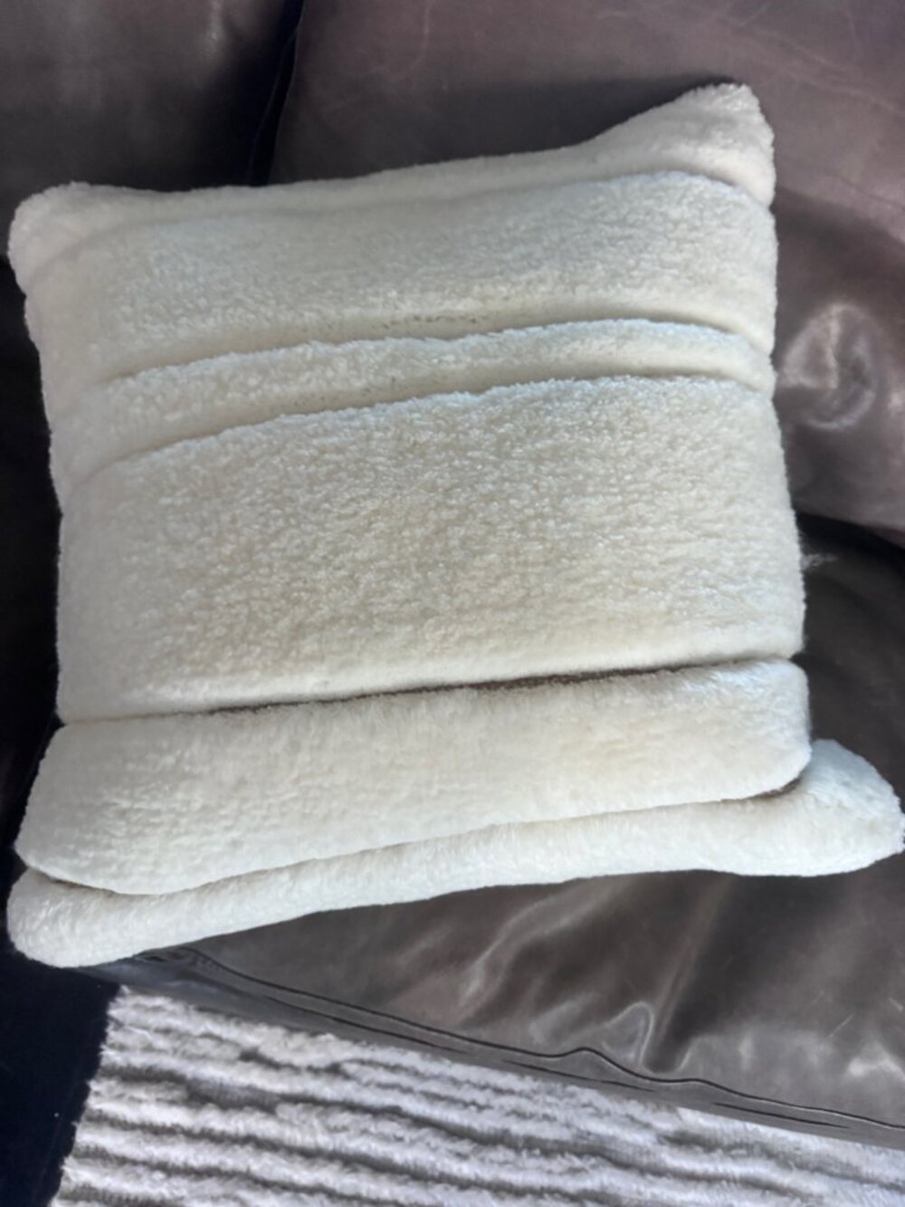 RH Hakim 22 x 22 pillow cover